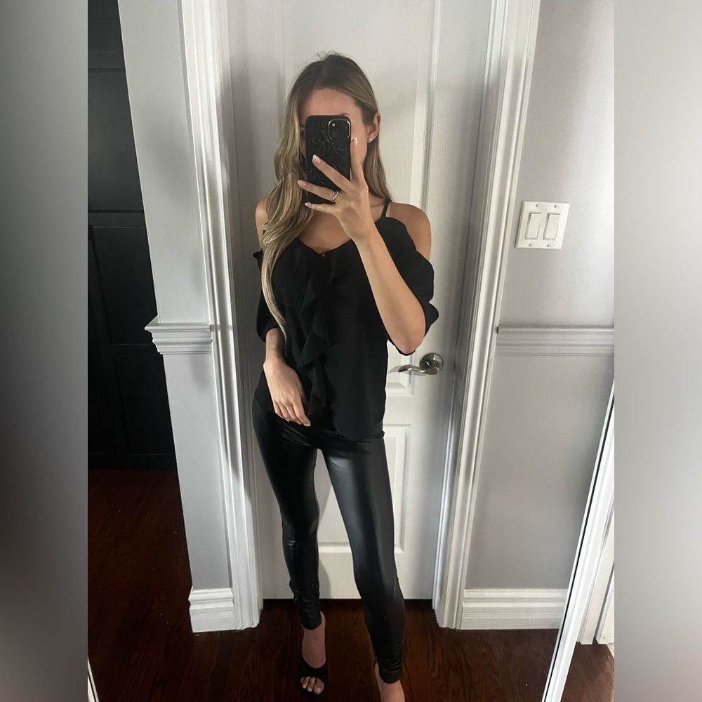 Frill‎ top
